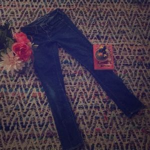 This is a pair of American Eagle stretchy jeans!!